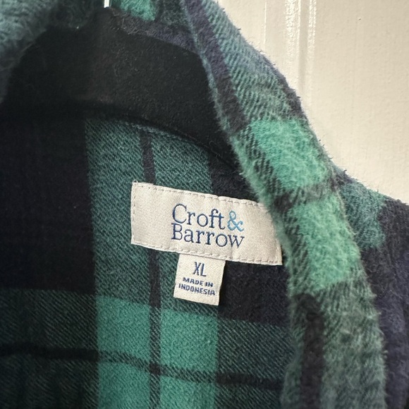 Men’s Croft and Barrow long sleeve button down flannel - Picture 2 of 2